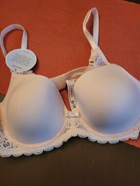 NWT Triumph Light Pink Lace Trim T-Shirt Bra 36B